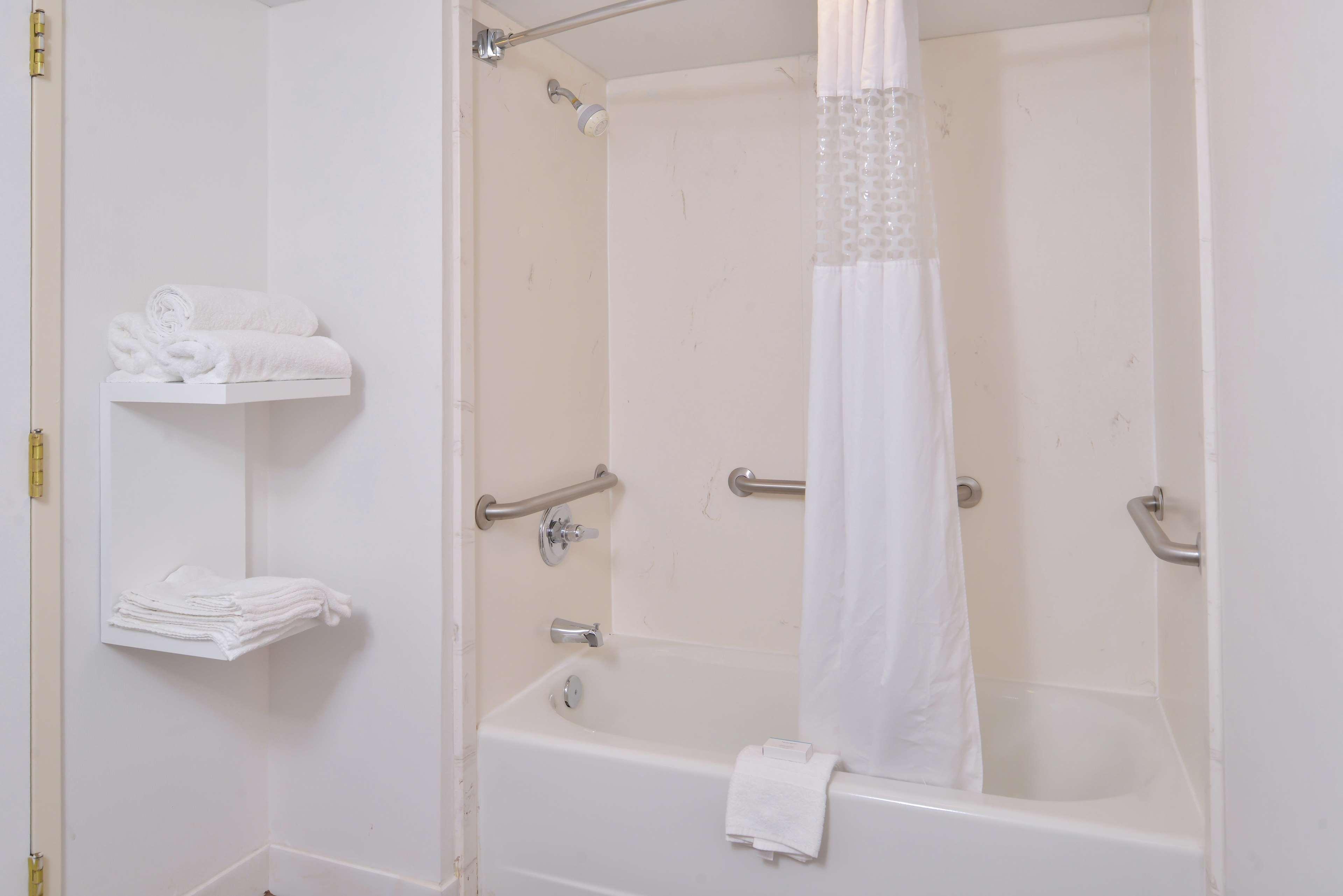 Hampton Inn Greensboro East / Mcleansville מראה חיצוני תמונה
